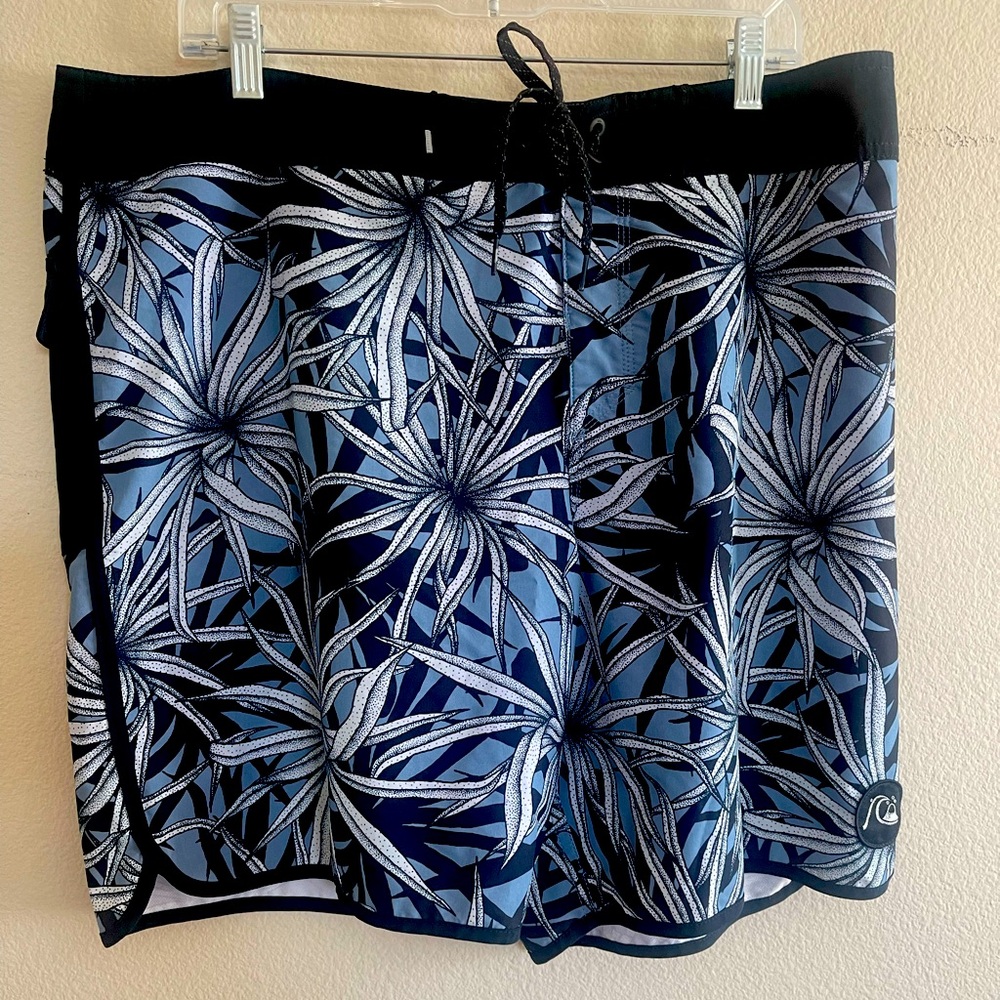 Quiksilver Diamond Deluxe Dry Flight Water Repellent Boardshorts size 38‎